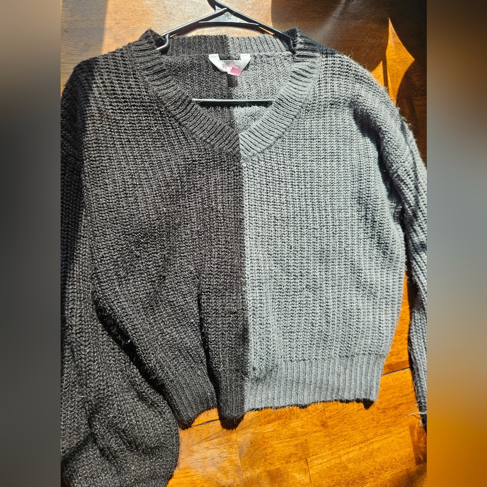 Two-Tone Knit V-Neck Sweater